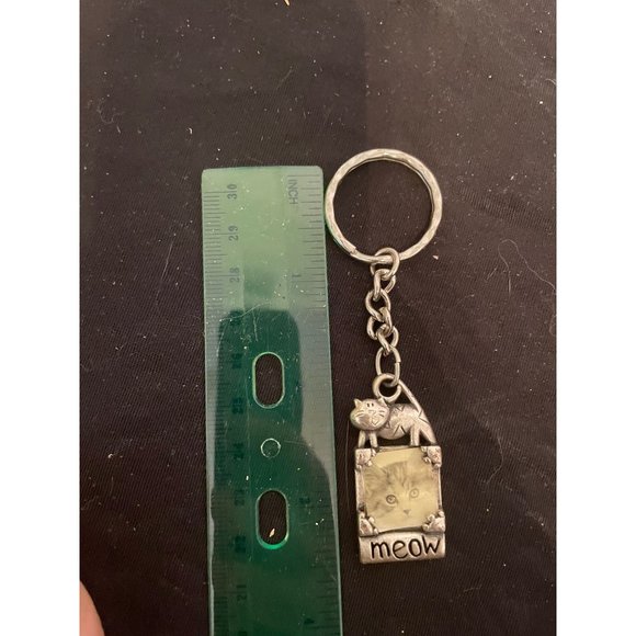 Silver Colored Metal Cat Figure Meow Photo Keychain Cute - Picture 3 of 4